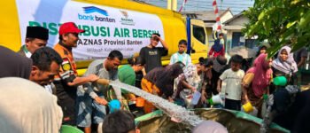 Saat Air Bersih Sulit Didapat, 32.000 Liter Air Dikirim untuk Warga Cipanas Lebak