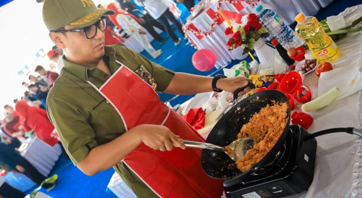 Ketika Rico Waas dan Zakiyuddin Harahap Sibuk Mengendalikan Api dan Bumbu