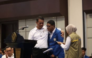 Curhat Mahasiswa Asal Alor Bikin Mentan Amran Hubungi Bulog Saat Acara UNDIP