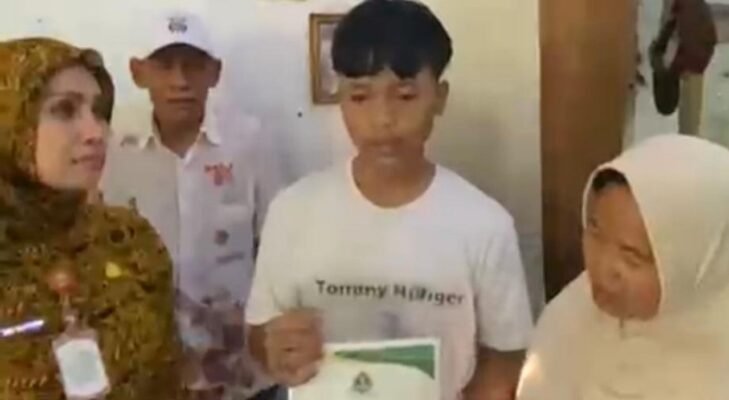 Inspiratif! Ijazah Tertahan karena Tunggakan, Wali Kota Serang Bantu Tebus dengan Dana Pribadi